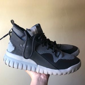 Adidas Tubular Reposhing Item. Did Not Fit My Son Werent Used